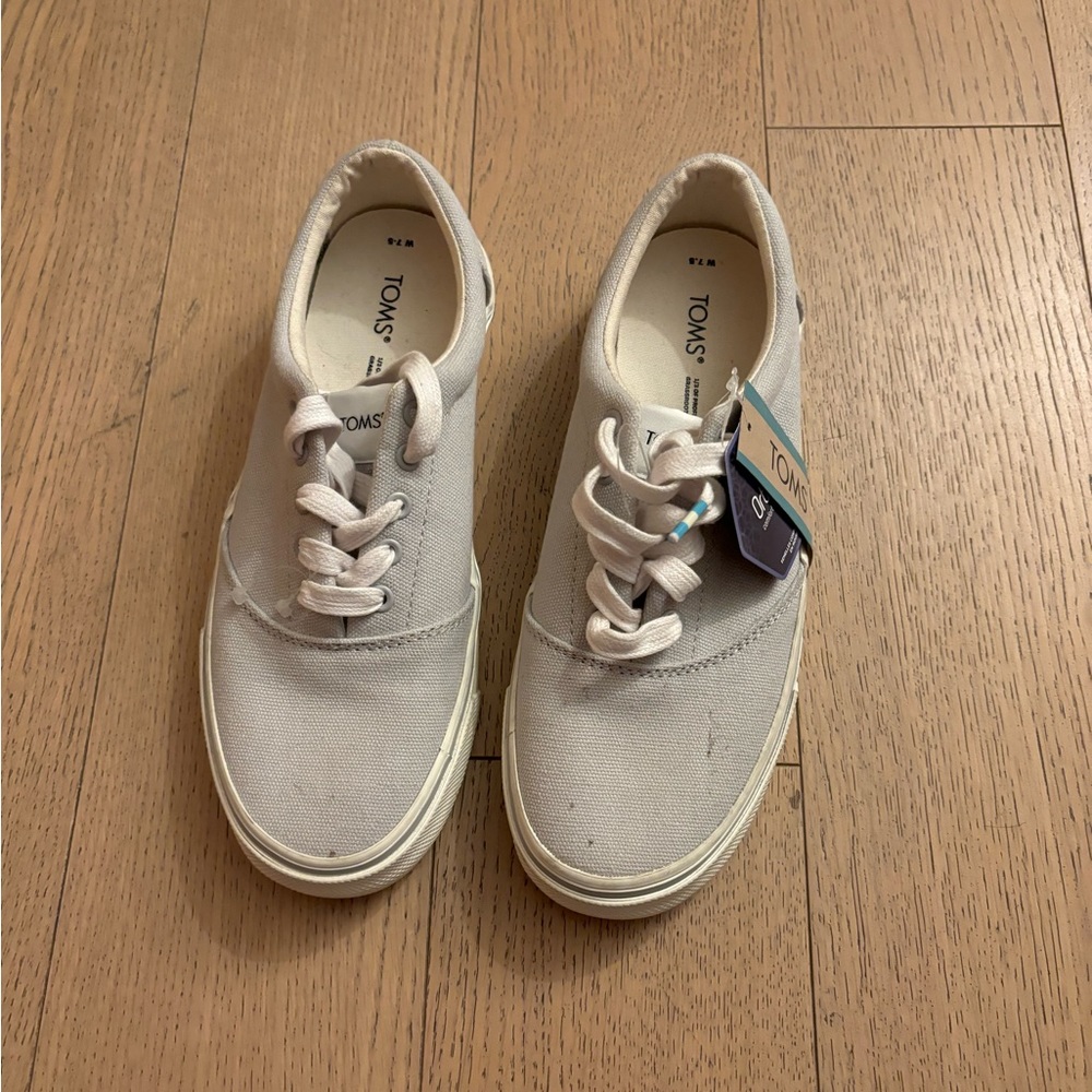 NWT Tom’s Women’s Lace Up Sneakers
